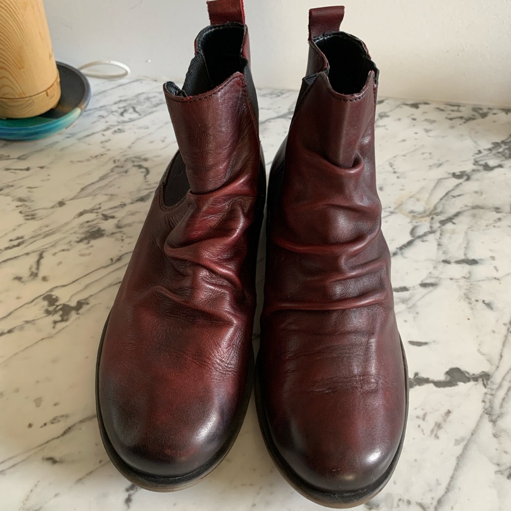 Womans Burgundy Leather Boots 7